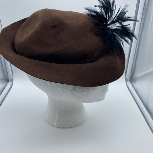 Vintage 1930s Woman\'s Brown Hat w/ Feathers NRA Milly Code 22 BJ 460886